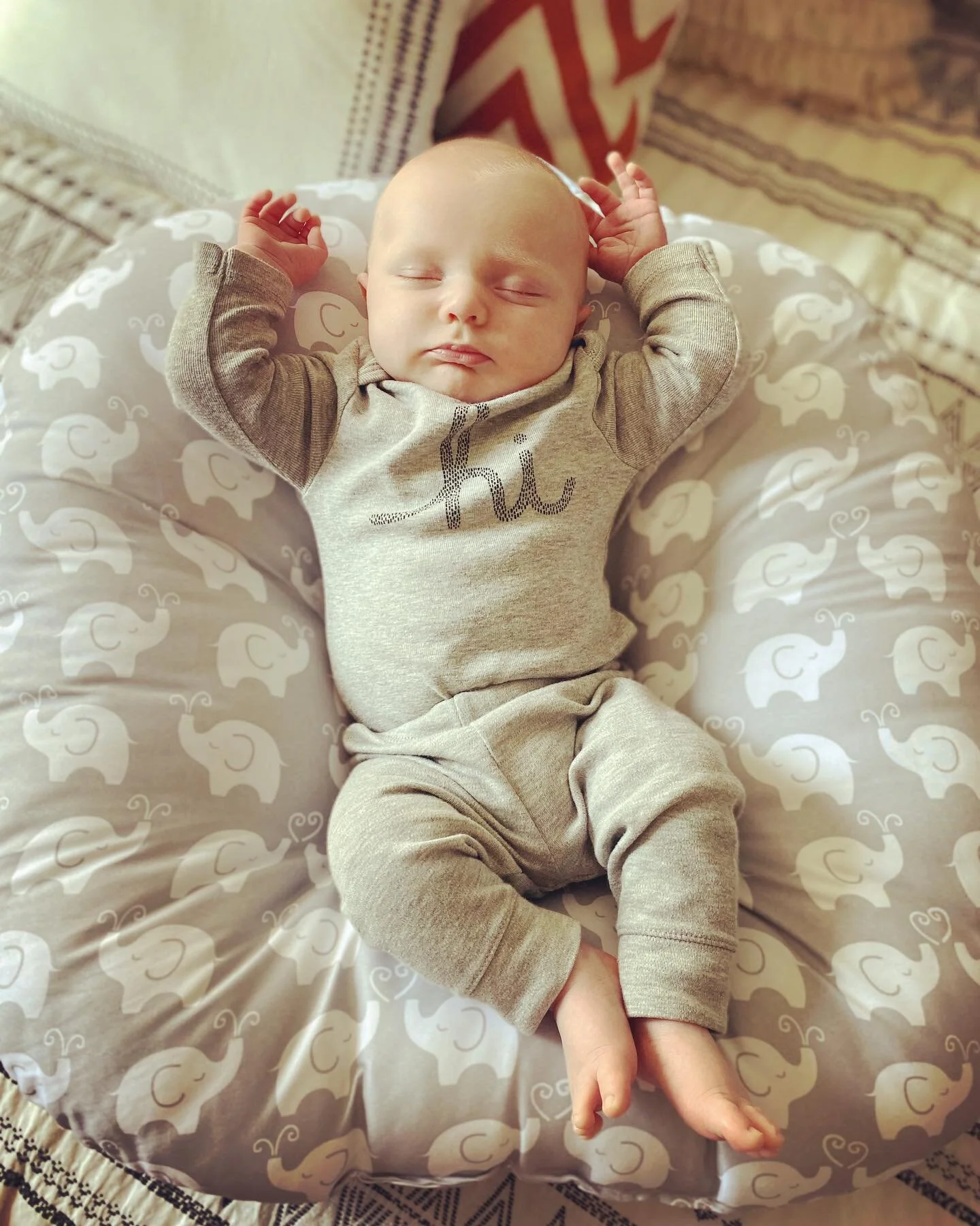 When it&rsquo;s dad&rsquo;s turn to dress me, I end up in a sockless #groutfit #wheresmom #graylikeme #feelingbland