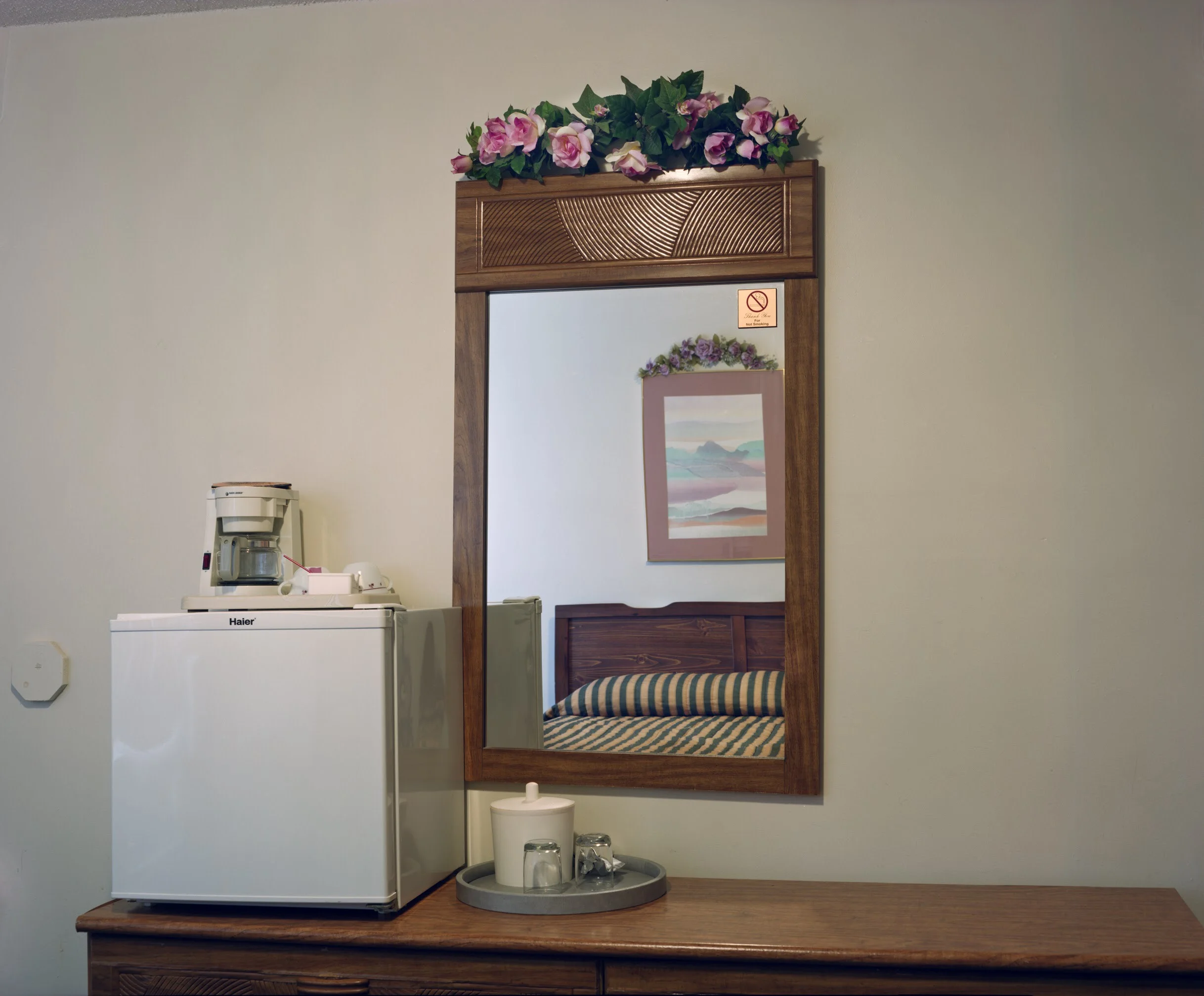  Eric Cousineau Thank you for not smoking, Room 35 1 / 20 From American Motel Archival pigment print 17 x 22 inches 2001    