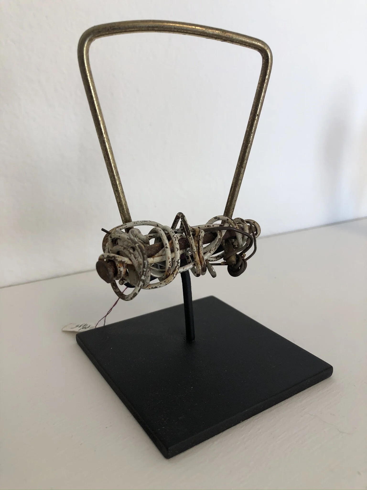  Philadelphia Wireman  Untitled (brass &amp; white wire)  c. 1970–75  wire, found objects   3 1/2 x 3 x 1 3/4 in  