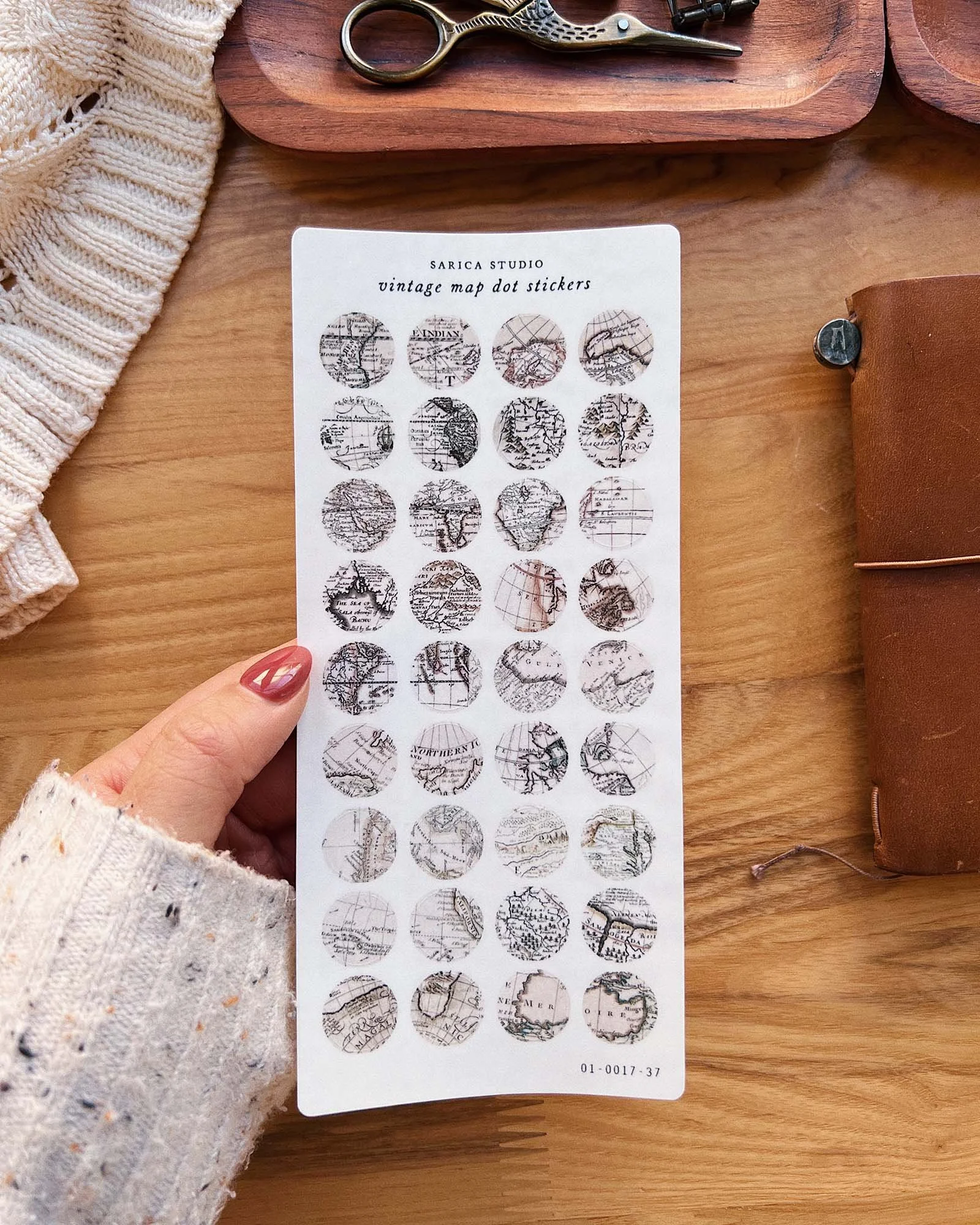 vintage-map-dot-stickers-sarica-studio.jpg