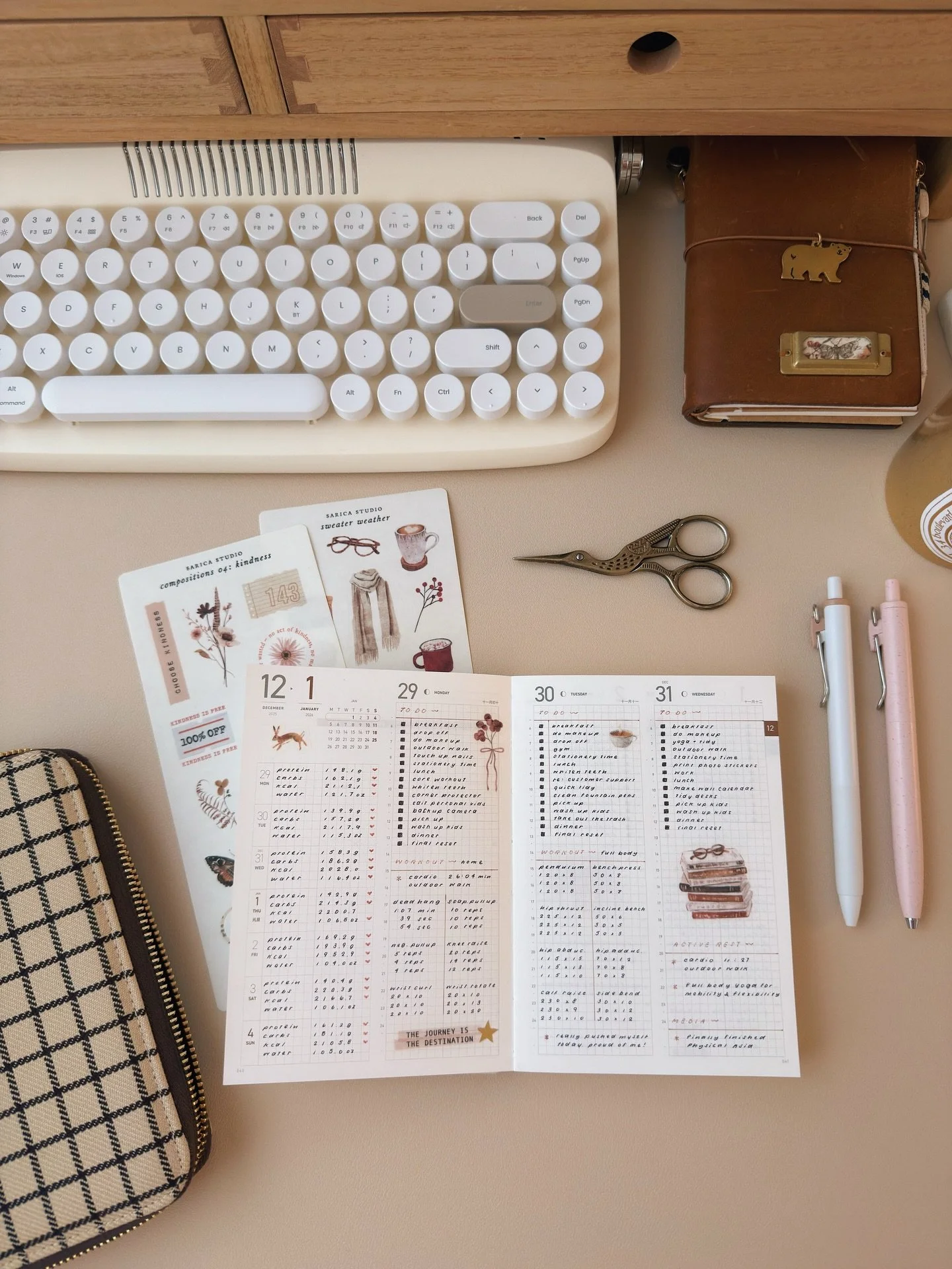 Week One in my personal planner! Two years ago I tried the A5 and it was way too big. I feel right at home in the A6 🤭

📔 @take_a_note_planner
🖊️ uni jetstream 0.5mm
🥀 stickers from saricastudio.com

#planner #stationery #takeanote #handwriting #