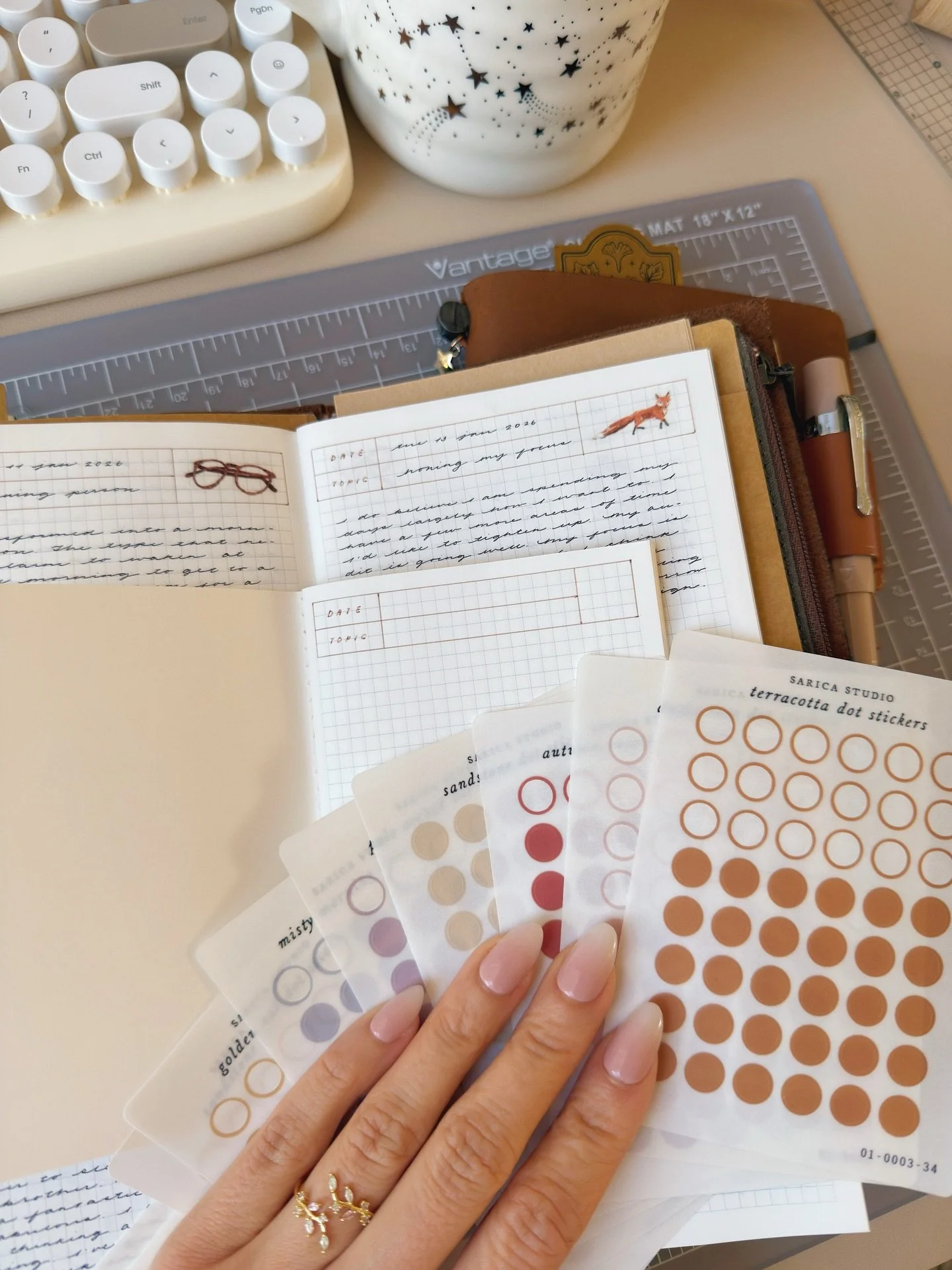 A few days ago I shared a quick tutorial on how I make a simple header for my journal entries and a lot of you really liked it! I made a mini version for my passport size, and it&rsquo;s so cute 🥹 The little square on the right would be perfect to h