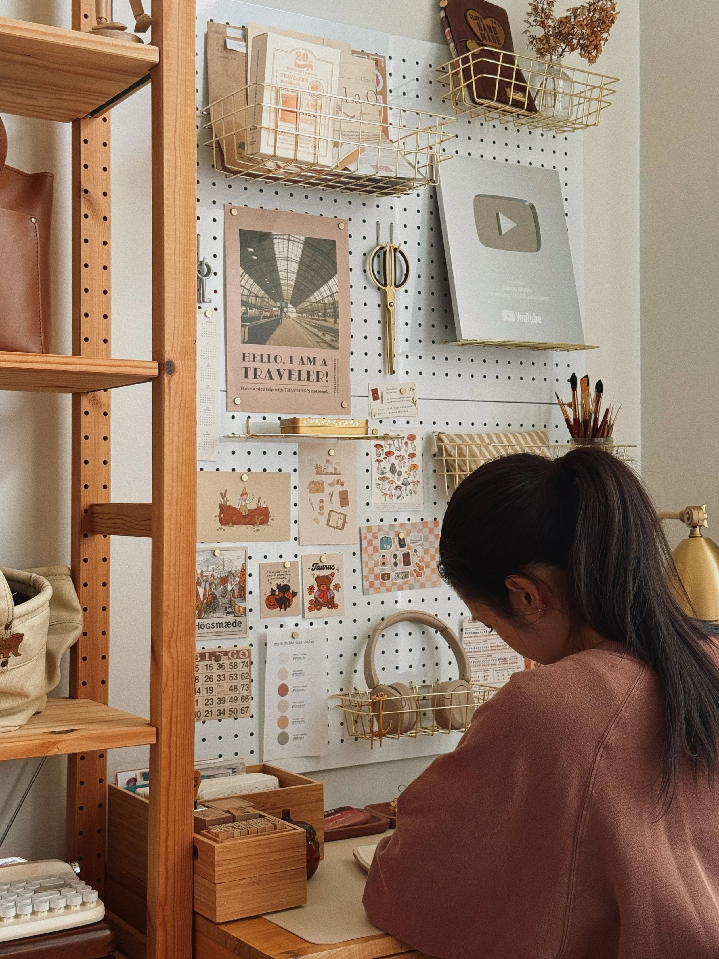 I tried to come up with a twenty-slide carousel complete with a viral hook and tons of attention grabby information, but all I could come up with today is this view of my little corner 🤎 Signed, a tired small business owner/content creator/mom 🙂&zw