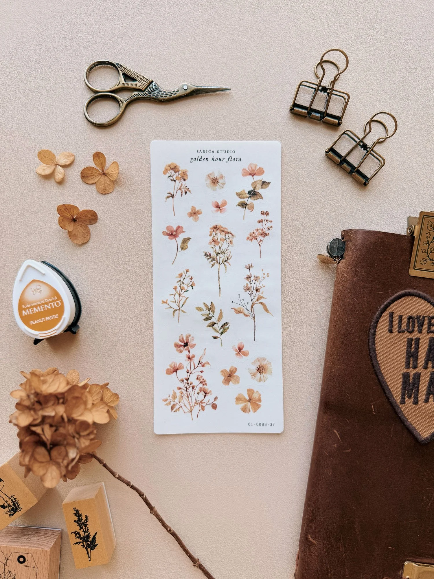 golden-hour-flora-stickers-sarica-studio-01.jpg