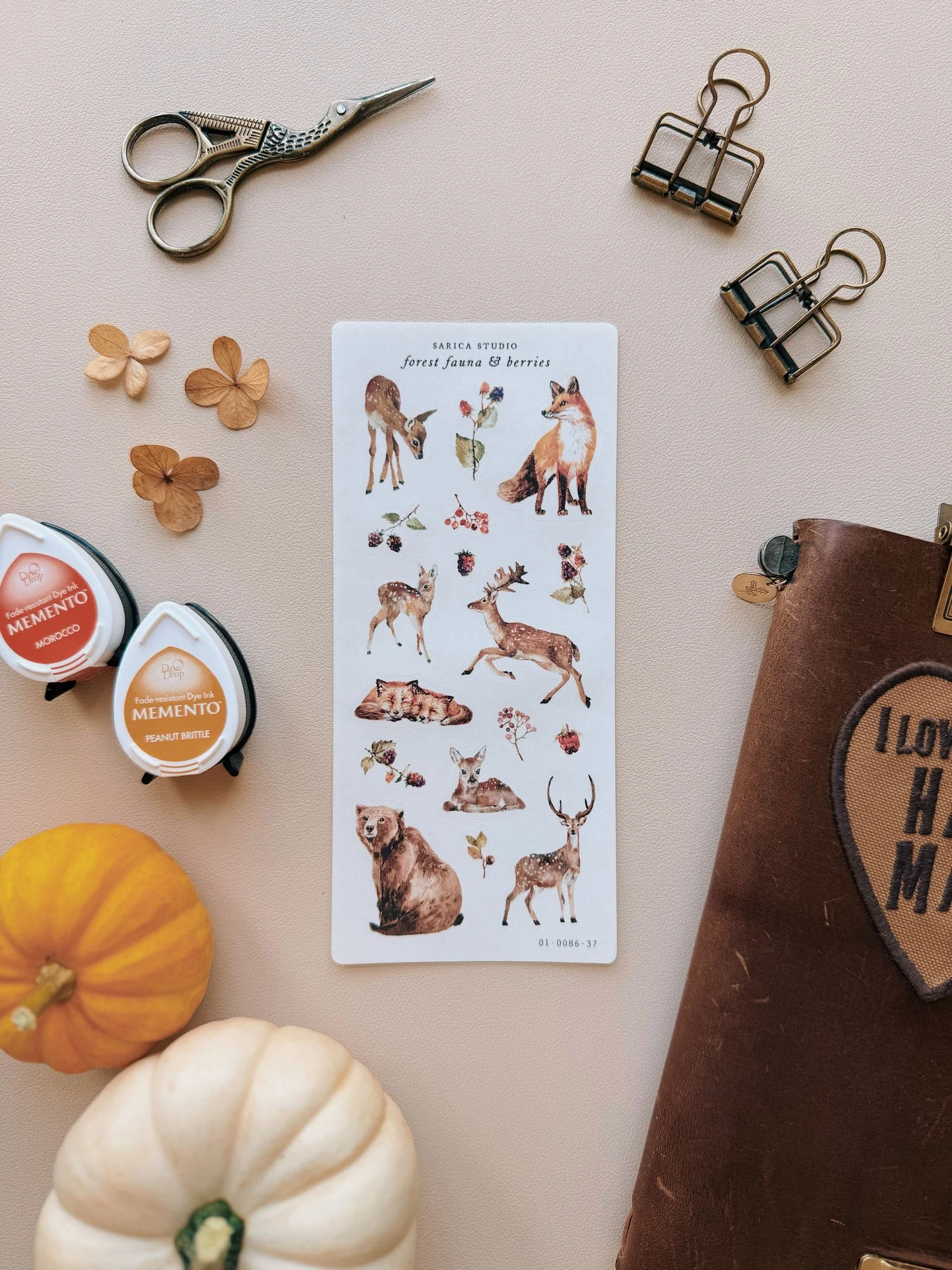 forest-fauna-berries-stickers-sarica-studio-01.jpg