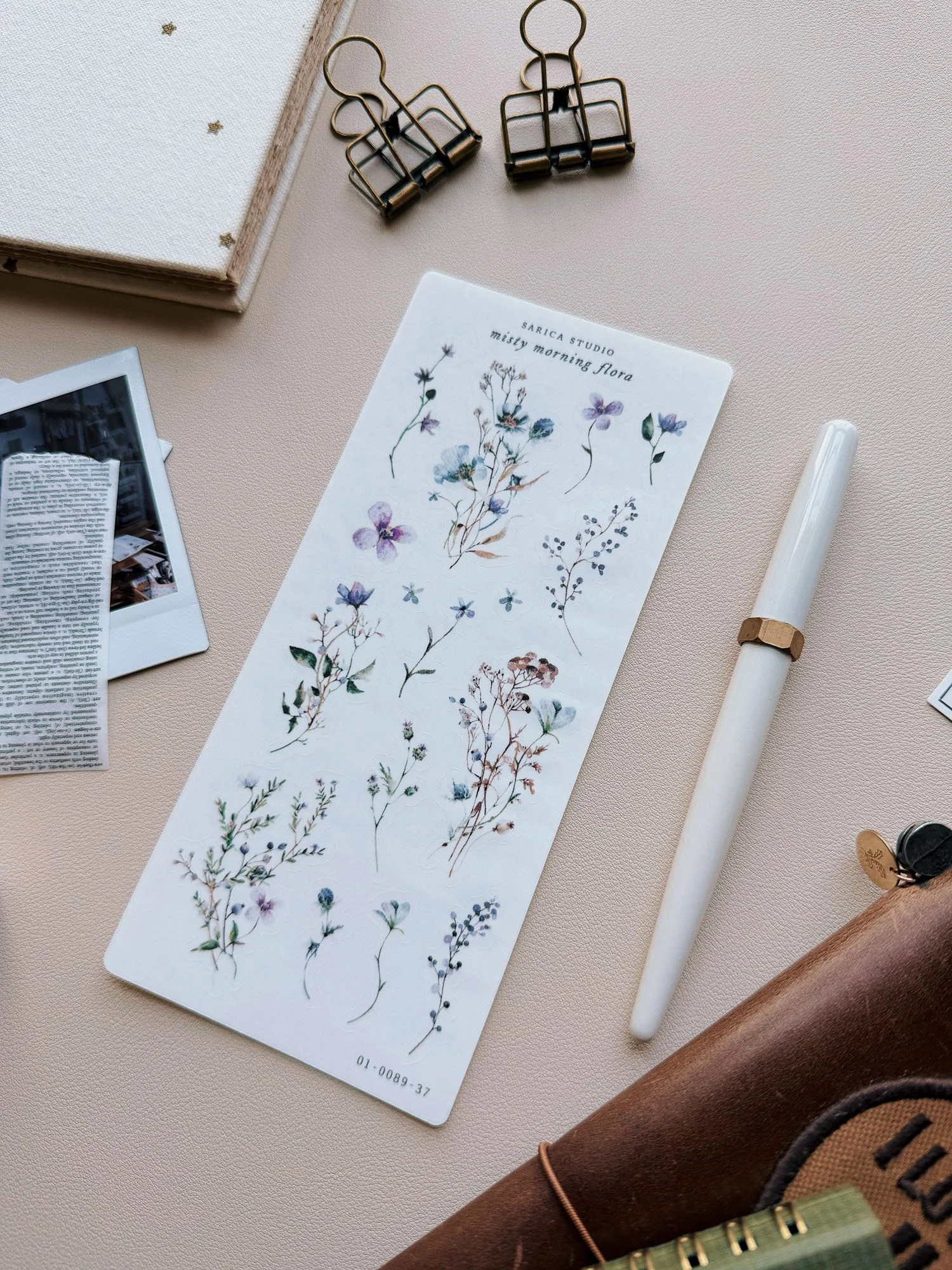 misty-morning-flora-stickers-sarica-studio-02.jpg