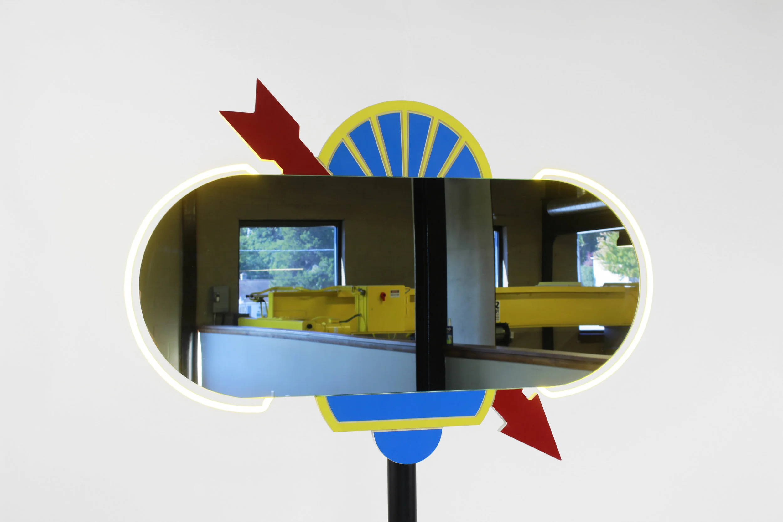 Neon_mirror_front_zoomed.jpg
