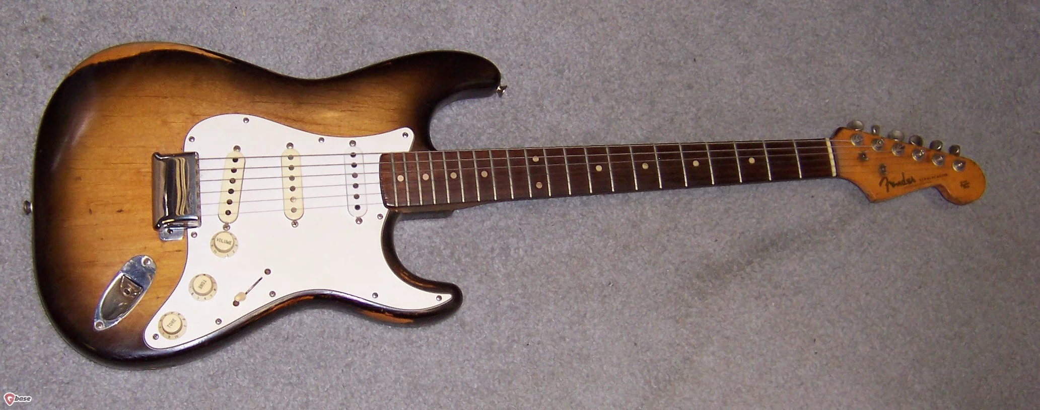 In 1959 the fingerboard material was changed to Brazilian rosewood