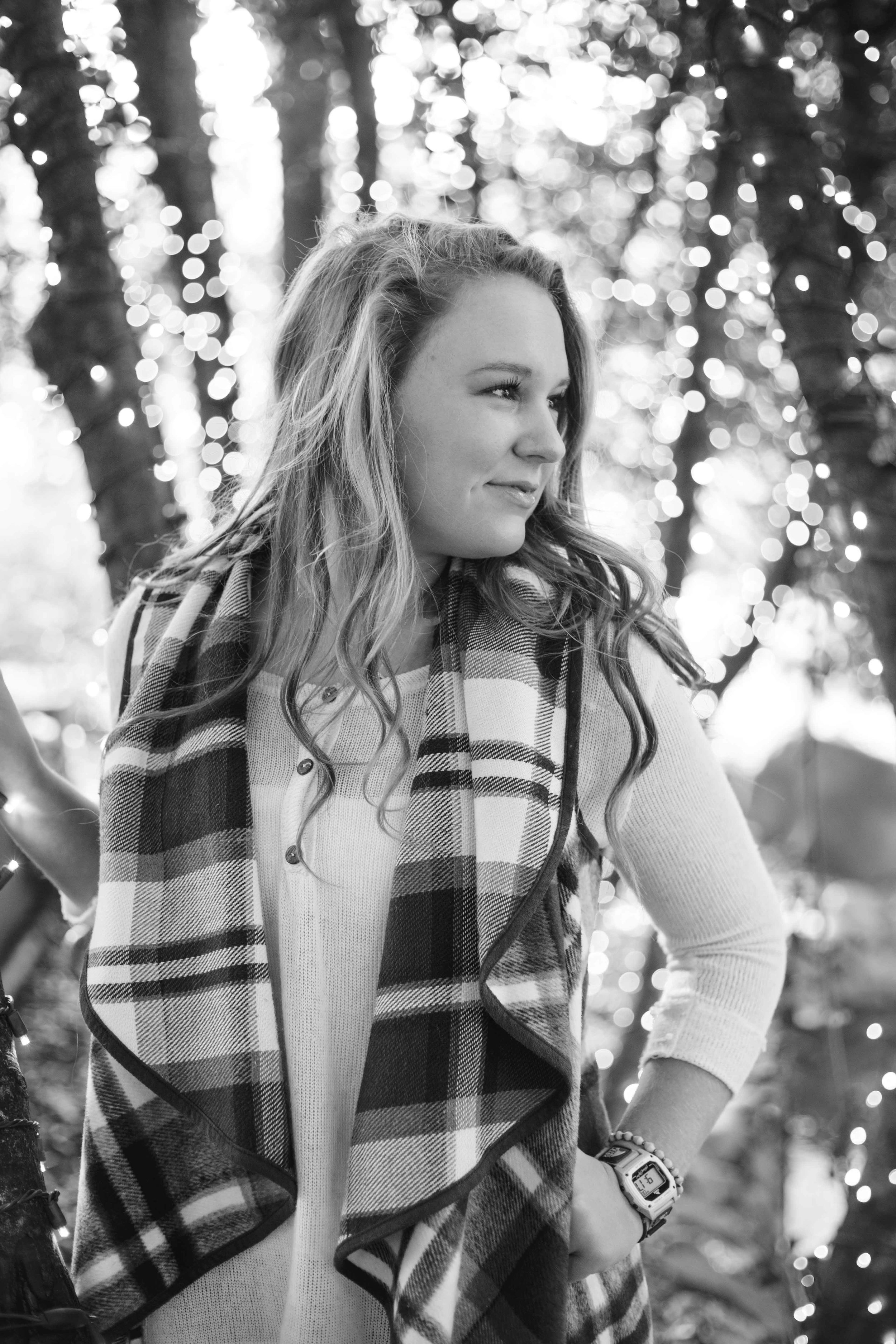 web-004-loren-senior2019-016-img_0153-bw.jpg