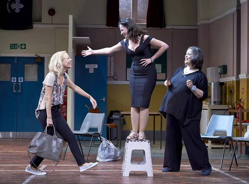 Mary Stockley, Sarah Earnshaw and Ruth Jones in William Gaminara’s The Nightingales at Cardigg’s New Theatre from November 19-24, 2018. All Pictures: Geraint Lewis.