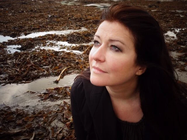 Carolyn Dobbin will star in Mid Wales Opera’s Mrs Peachum’s Guide to Love and Marriage