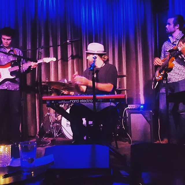 @monday_monday_at_hotel_cafe was incredible tonight!! So many people not pictured because I was too absorbed in the good juju. Everyone killed it!
#lamusicians #songwriter #latenighthijinks #livemusic #amazingvibes