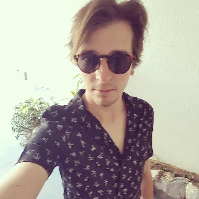 Summertime vibes ☀️
.
.
.
.
.
#losangeles #summer #selfie #lamusicians #songwriter #casuallook