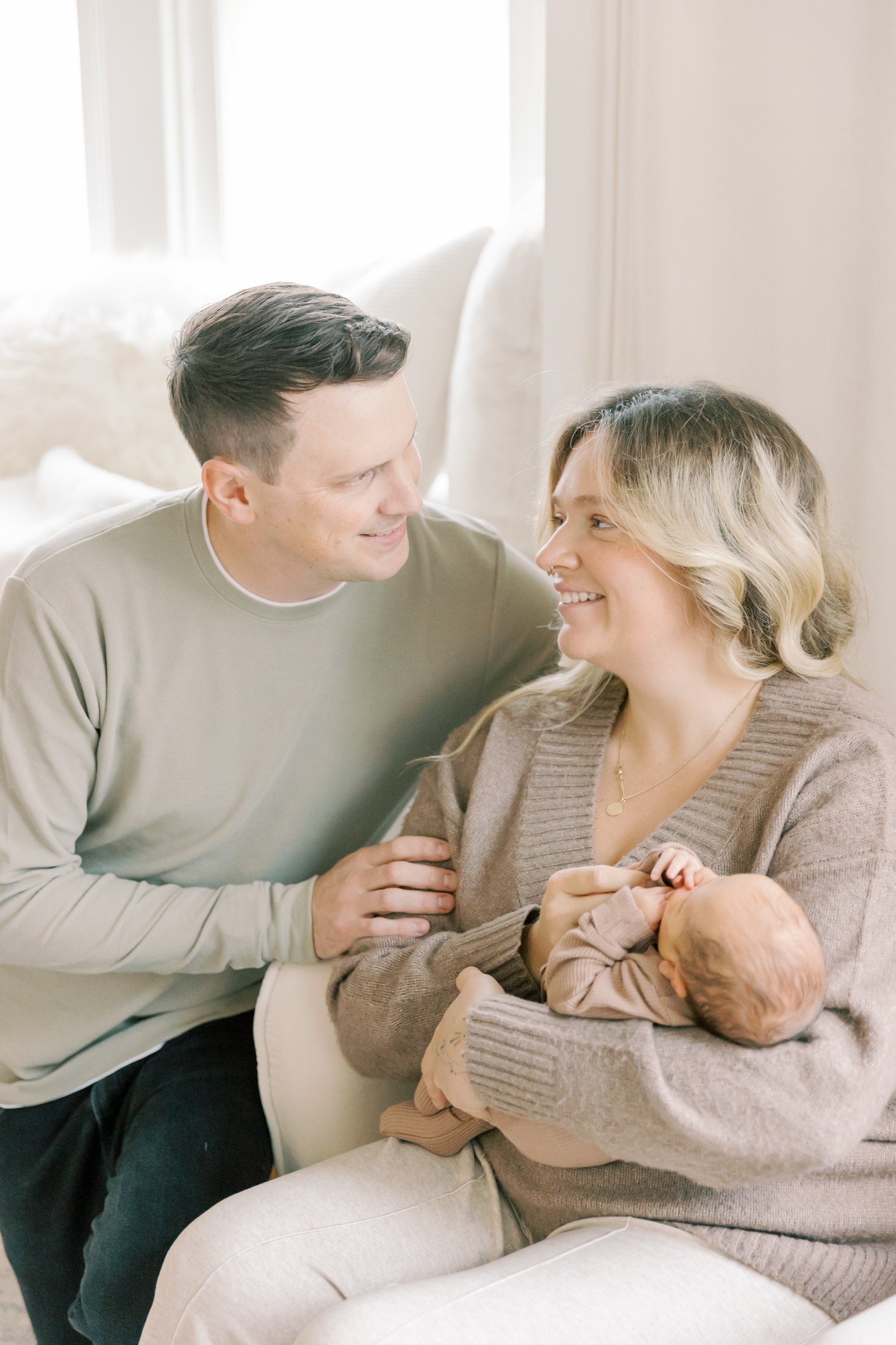 A Winter Wonderland: How to Keep Your New Year Baby Cozy During an In-Home Session