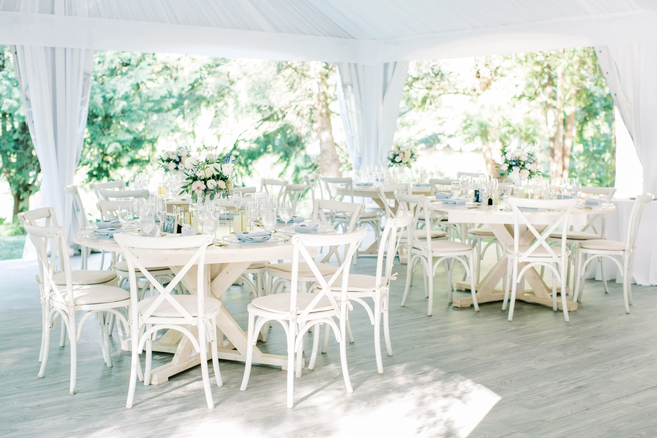 outdoor wedding venues in the GTA  backyard wedding blue, green and cream wedding colours