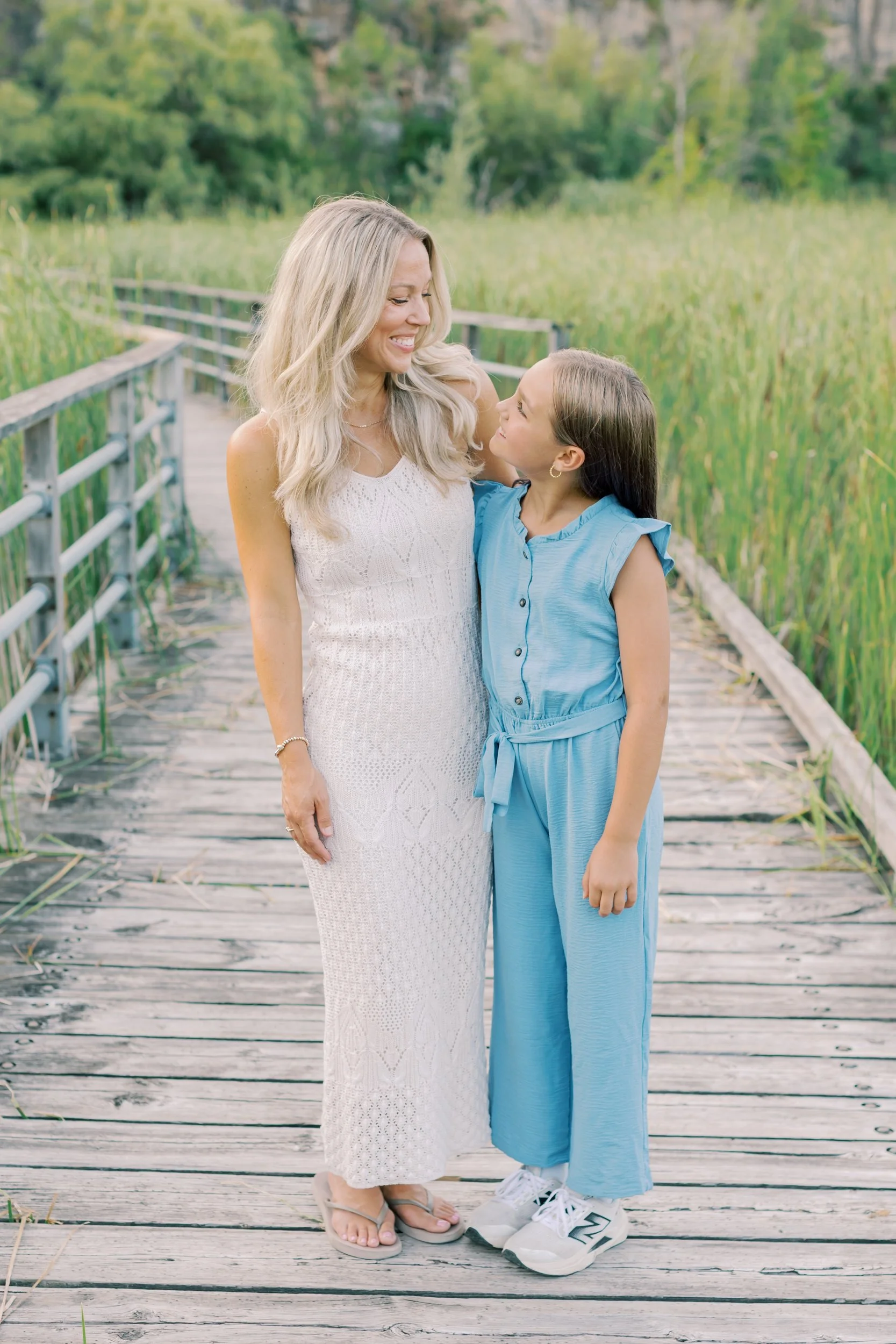 A family walking along the boardwalk during a lifestyle session at Kerncliff Park in Burlington, Ontario.