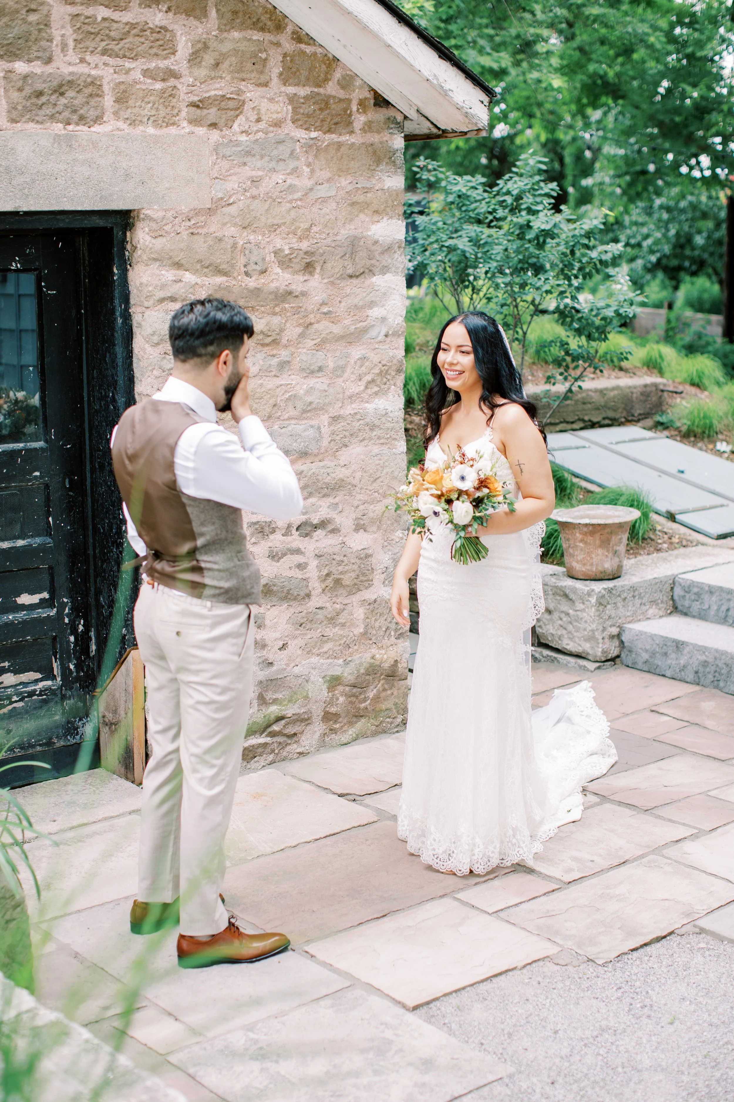 First Look vs. Traditional: How to Choose the Right Wedding Day Timeline for Your Photos From a Hamilton Wedding Photographer