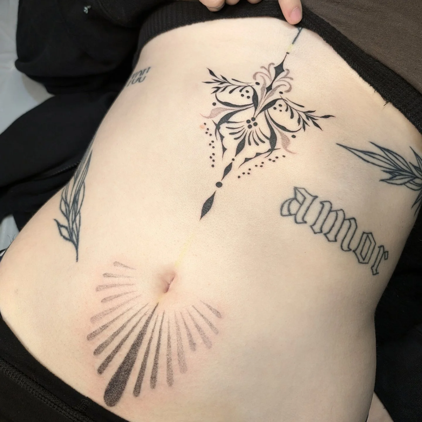 Ornamental tummy combo 🖤
.
.
.
.
.
#blackwork #blackworktattoo #ornamentaltattoo #stomachtattoo #tummytattoo #stippletattoo #dotworktattoo #girlswithtattoos #cranbrook #kootenaylife #vanisland
