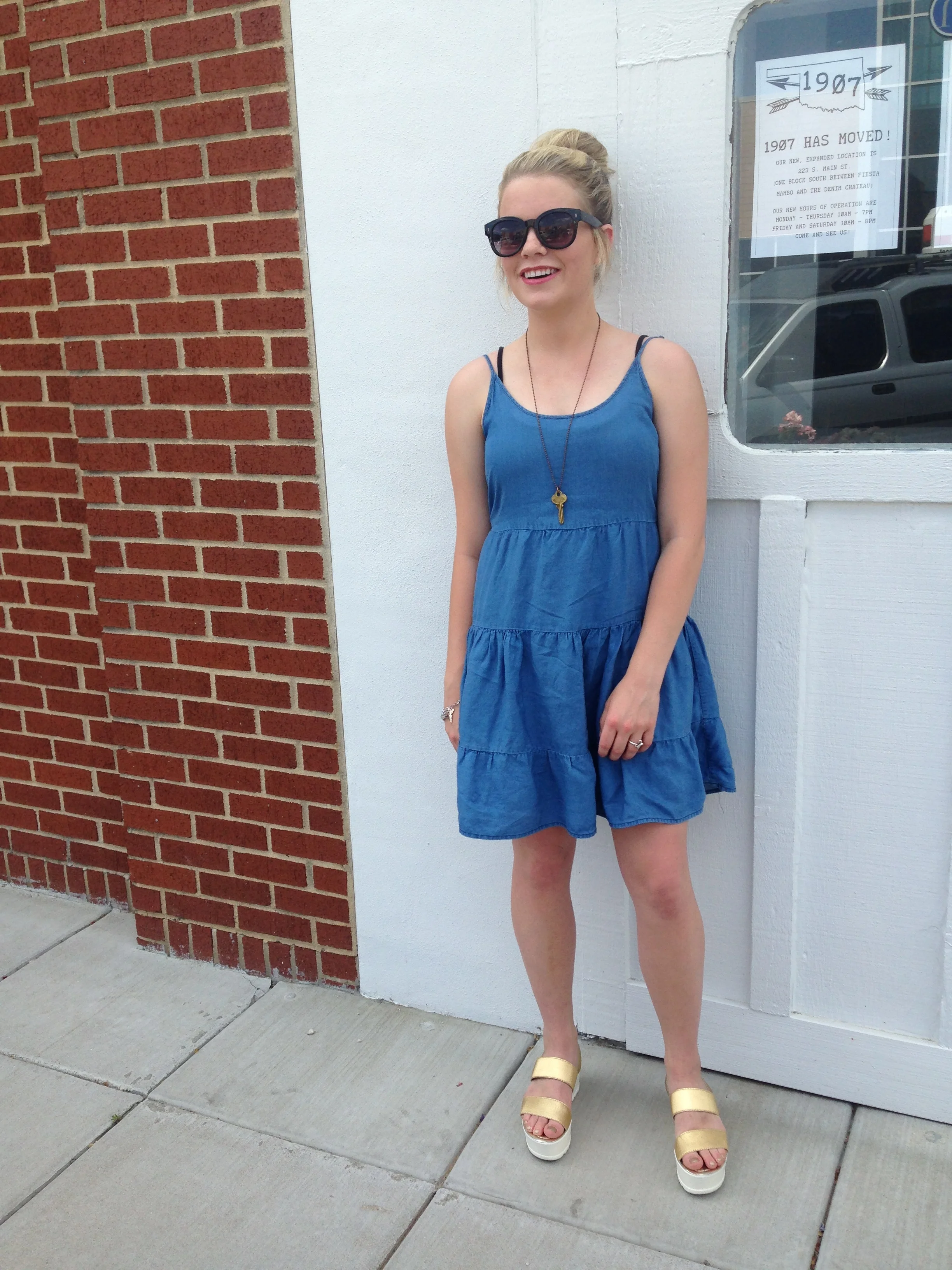 DRESS:: MOLLY GREEN SUNGIES:: LOFT GOLD PLATFORM SANDALS:: SHOPPRICLESS