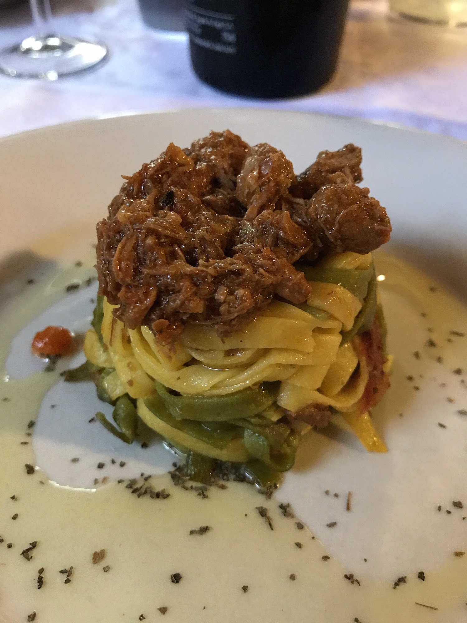 Il timballo paglia e fieno al ragu delicato d'agnello e vitello. 