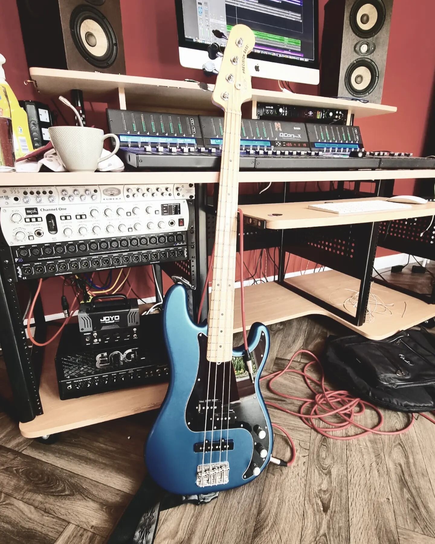 It's bass day today in da studiooooooiii!!!! #recording #studio #bass #guitar @fender