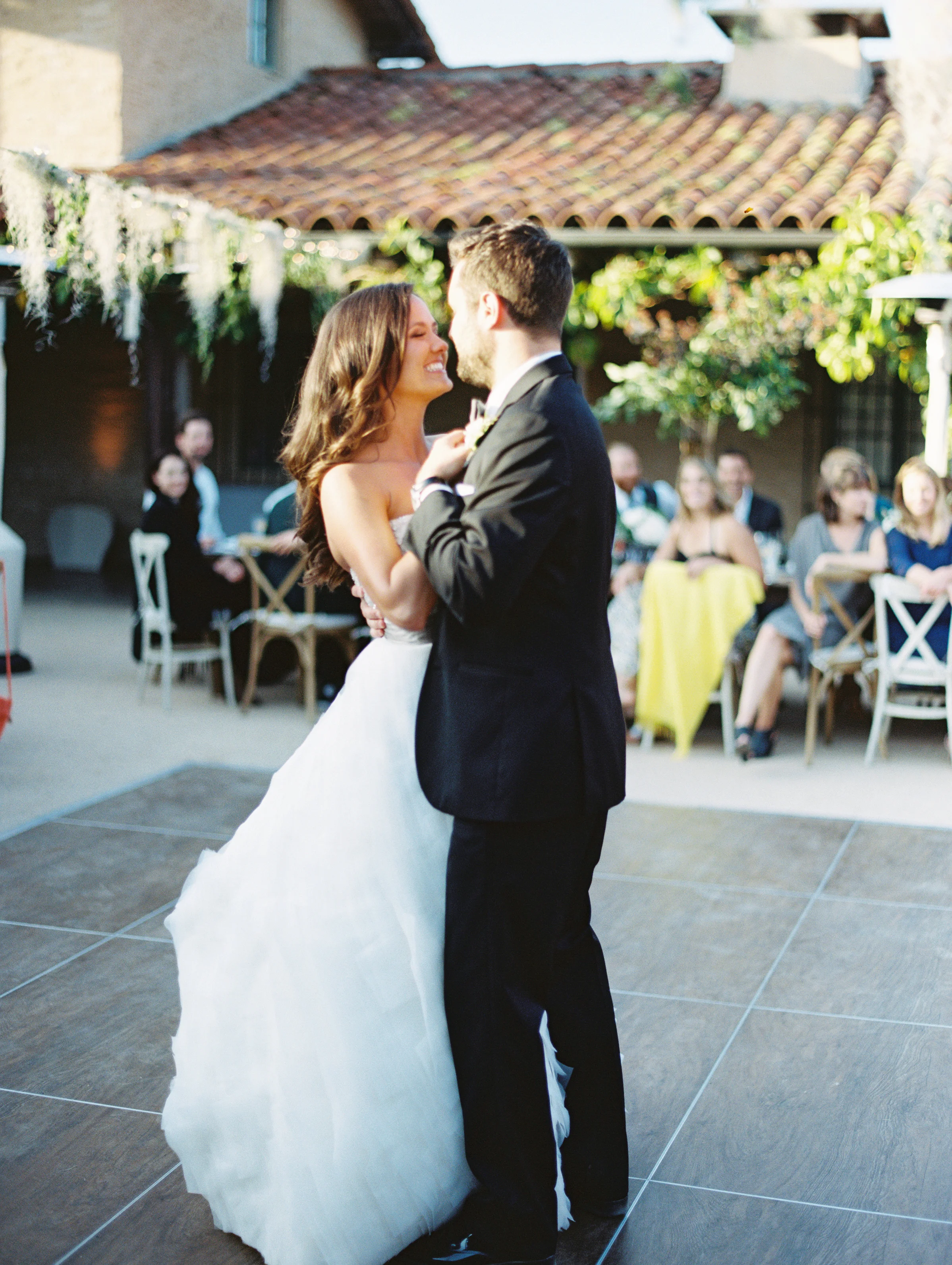 happy_couple_dancing.jpg