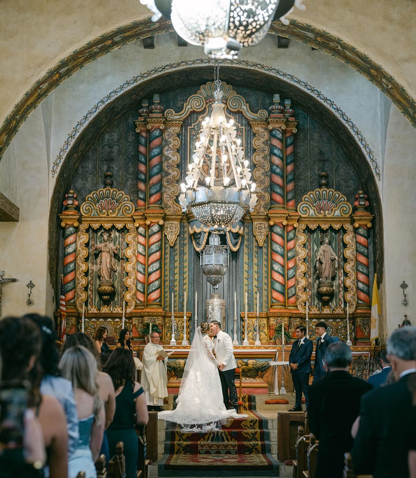 The sun streamed into @mountcarmelsb and shined brightly on our couple&hellip; it was a magical moment. The sounds of the mariachi filled the space and left not a dry eye in the house. 
.
Photographer @michellebeller 
Gown @moniquelhuillierbride 
Bri