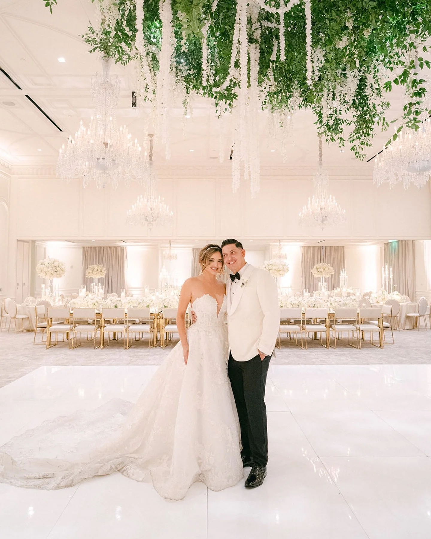 Are you dreaming of a Winter wedding? Scroll to see how magical a @rosewoodmiramarbeach wedding can be. Love the white and gold color palette 🤍
.
Photographer @michellebeller 
Venue #rosewoodmiramarbeach #wedding #winterwedding