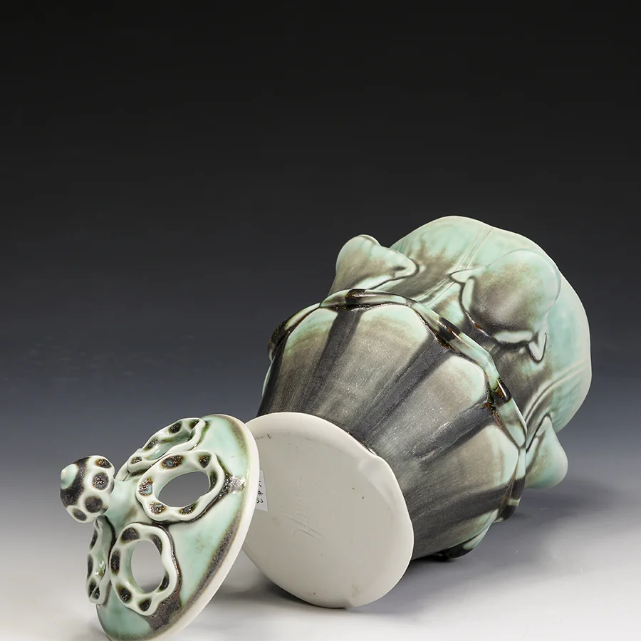 Lauren Smith, Vase, porcelain, In Tandem Gallery www.intandemgallery.com