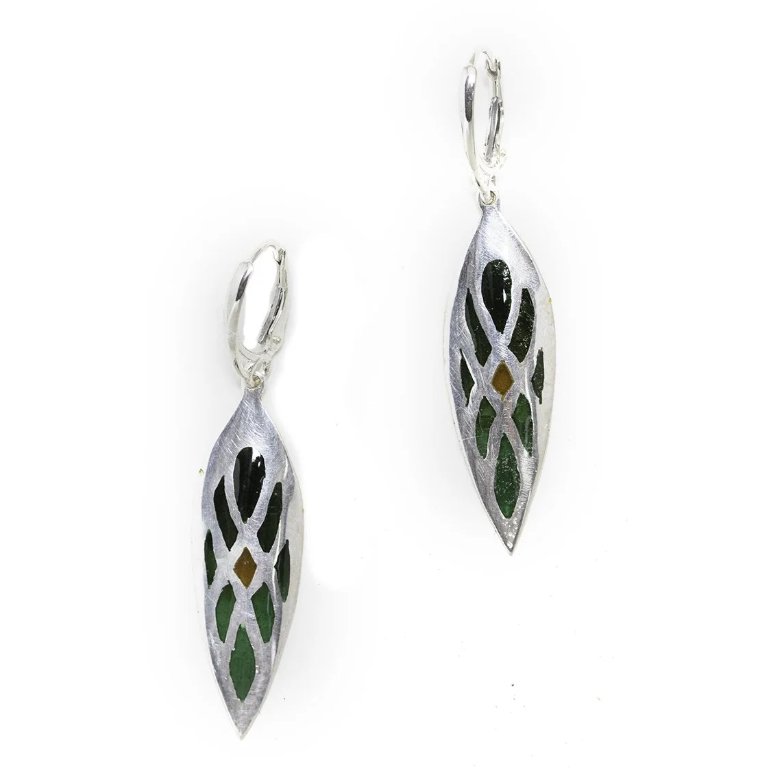 Mana Hewitt - earrings_b.jpg