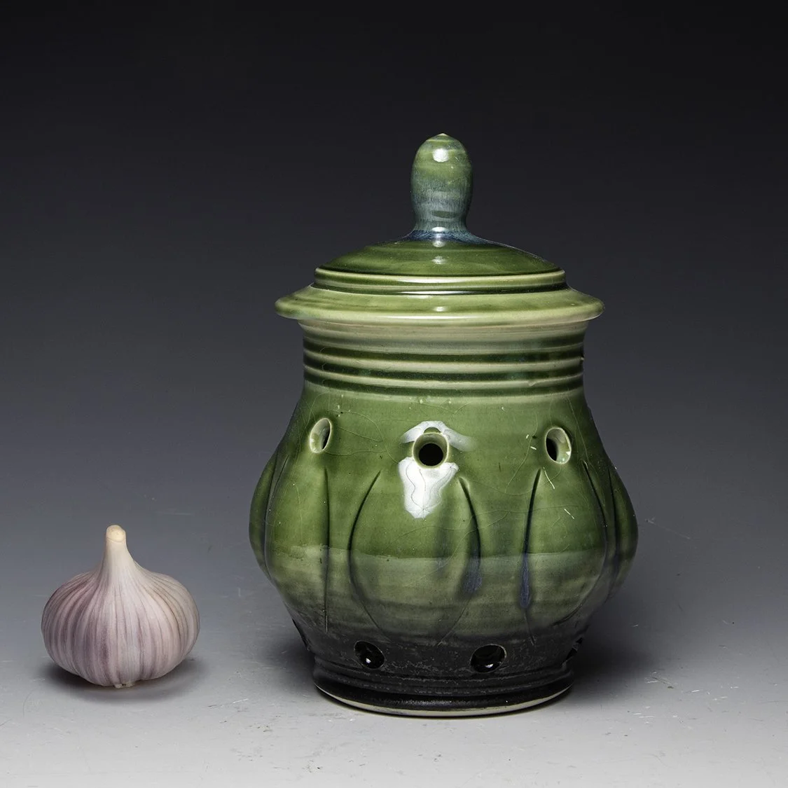 Richard Aerni garlic.jpg
