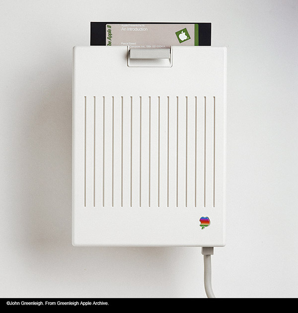 IIc disk drive with disk.jpg