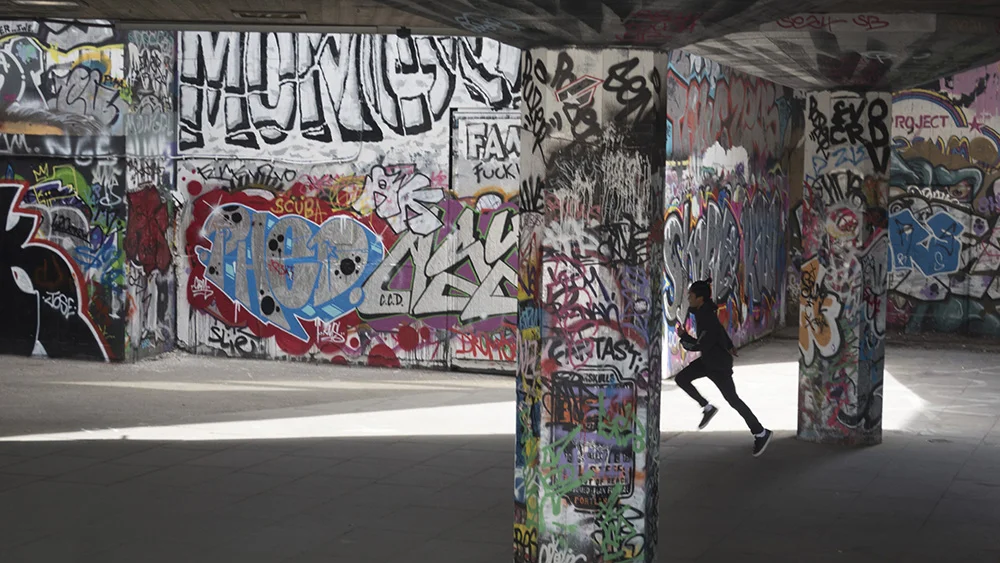 boy_running_london_1000.jpg
