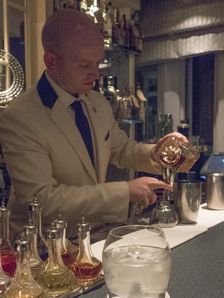 savoy_bartender_1000.jpg