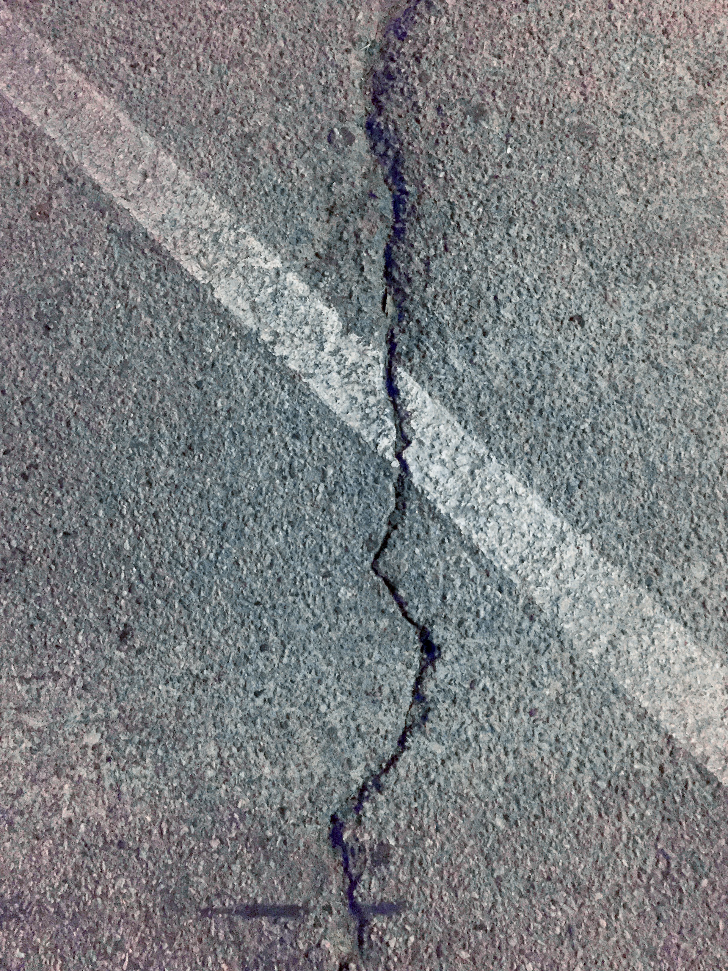 asphalt_crack.jpg