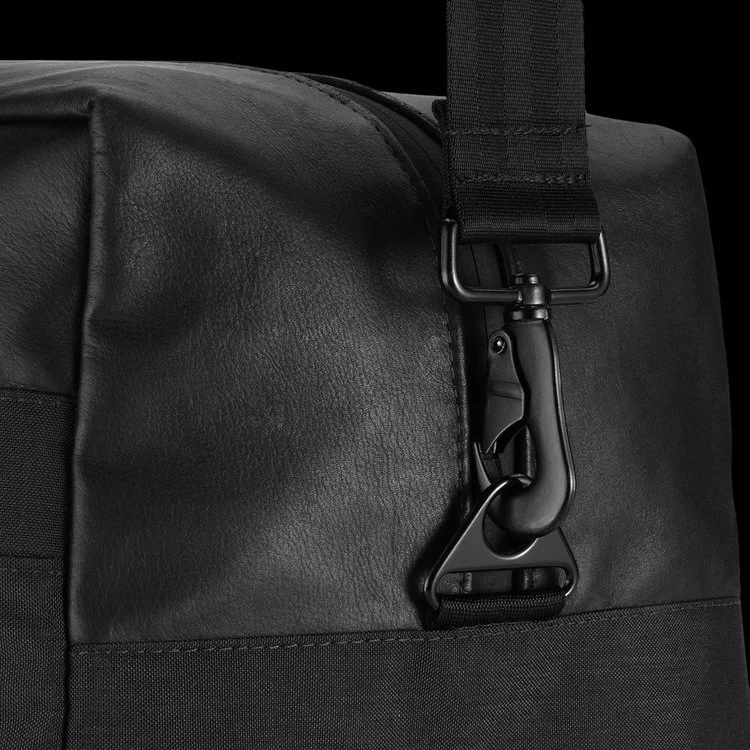 duffle_black_strap_1140.jpg