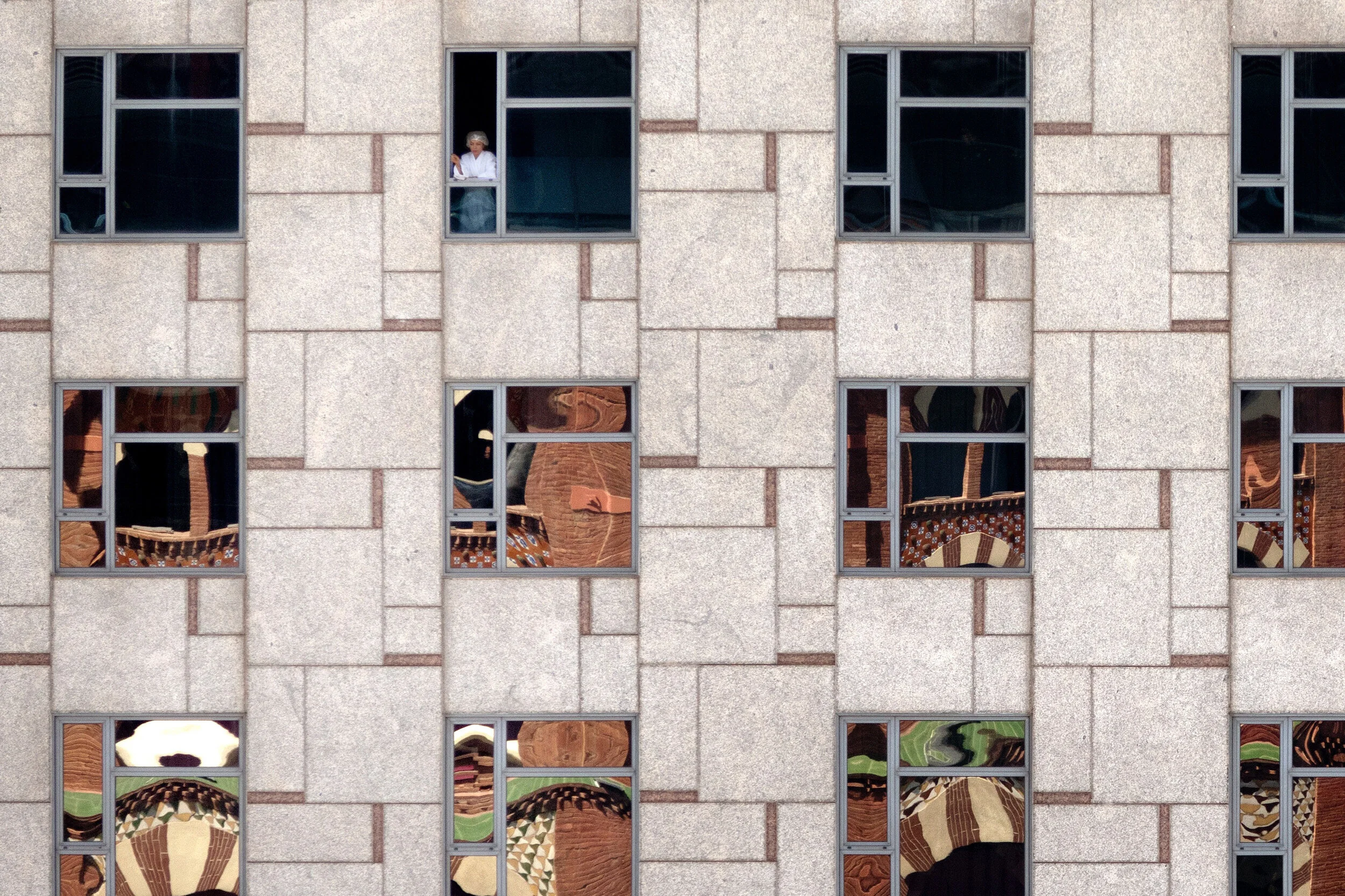 woman_in_window_barcelona.jpg