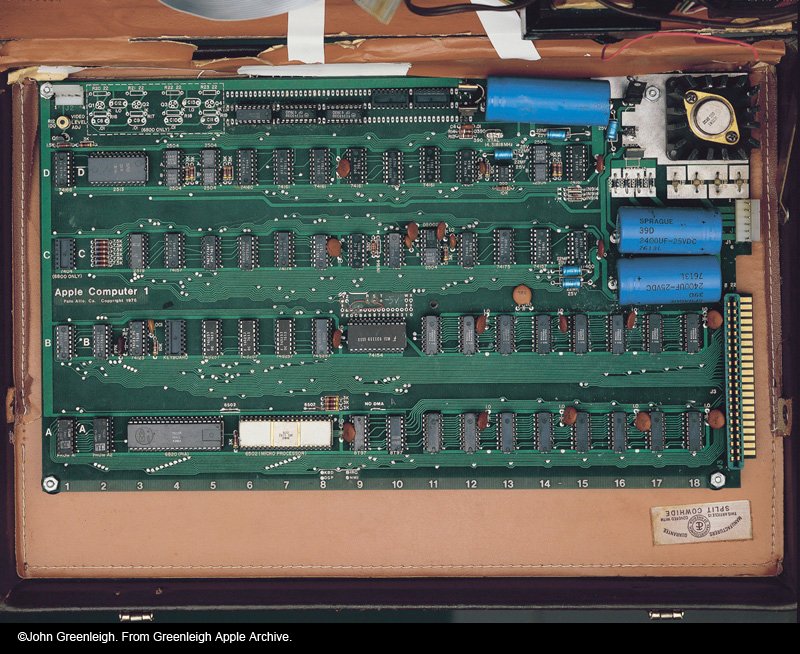 2003_Apple1_briefcase.jpg