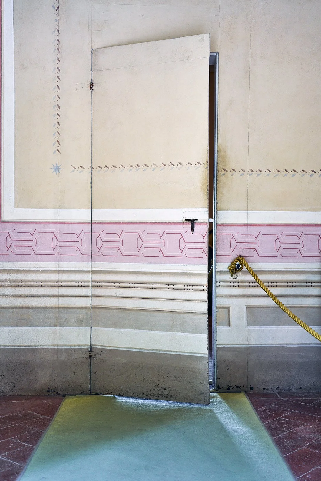 Edition-EKTAlux-Frank-Schott-Napoleon-Bonaparte-not-at-Home Elba.jpg