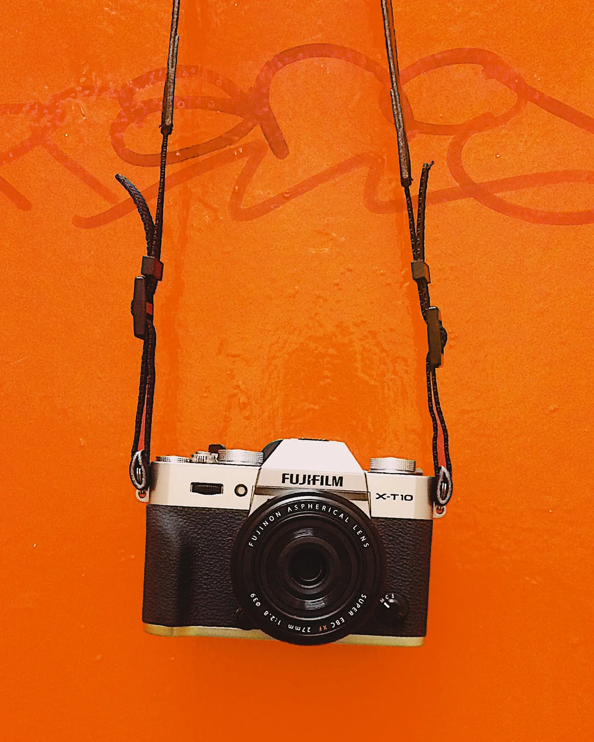 Photoshoot photographers & paparazzi for orange carpet entrance. Pro's, amateurs, or hobbyists welcome.