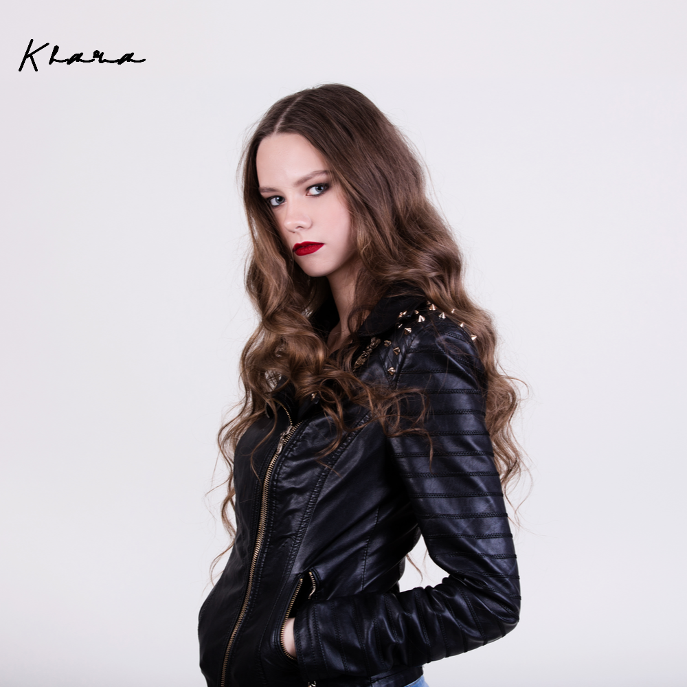 Klara w Signature.png