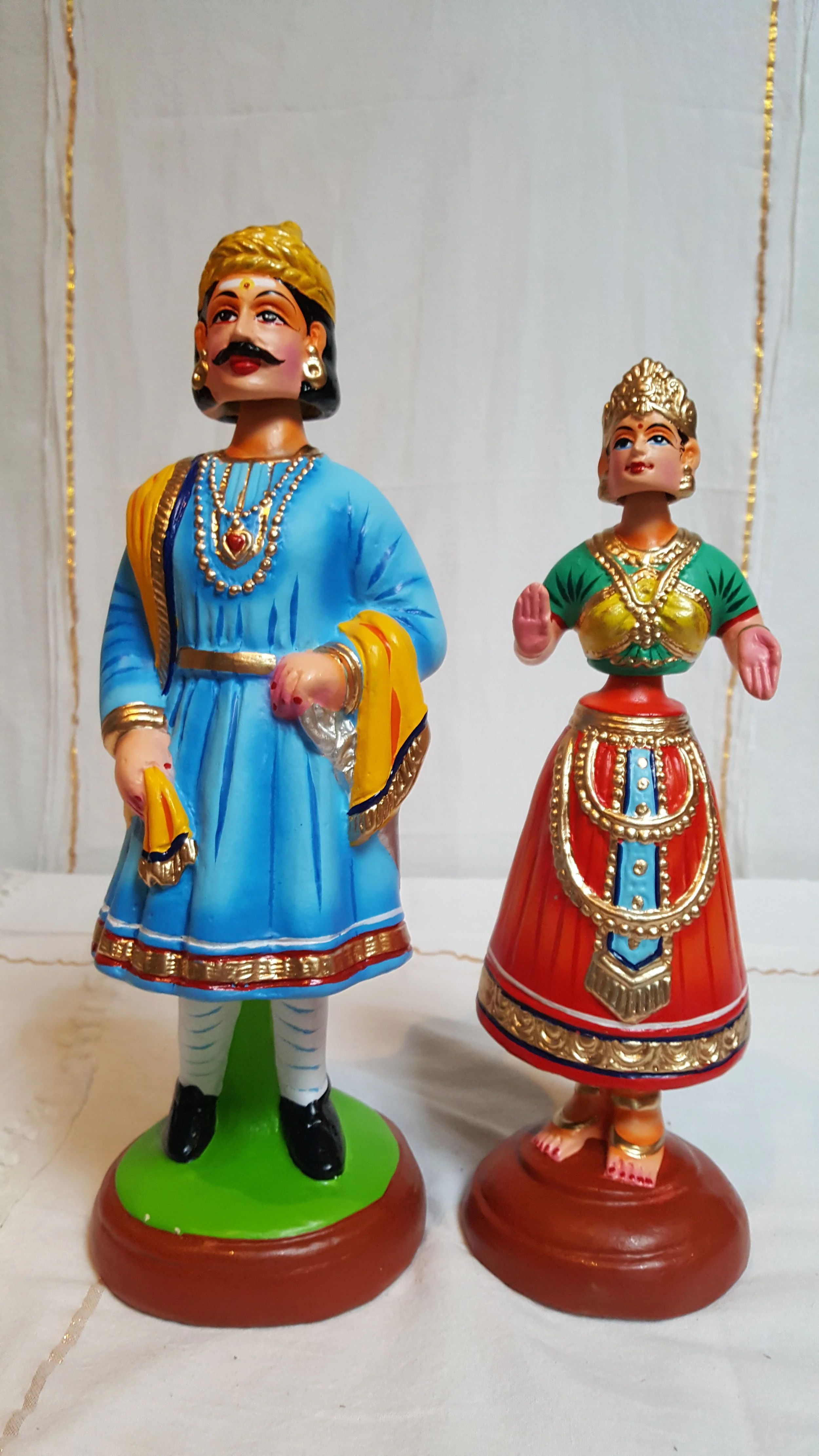 Raja Rani dancing dolls
