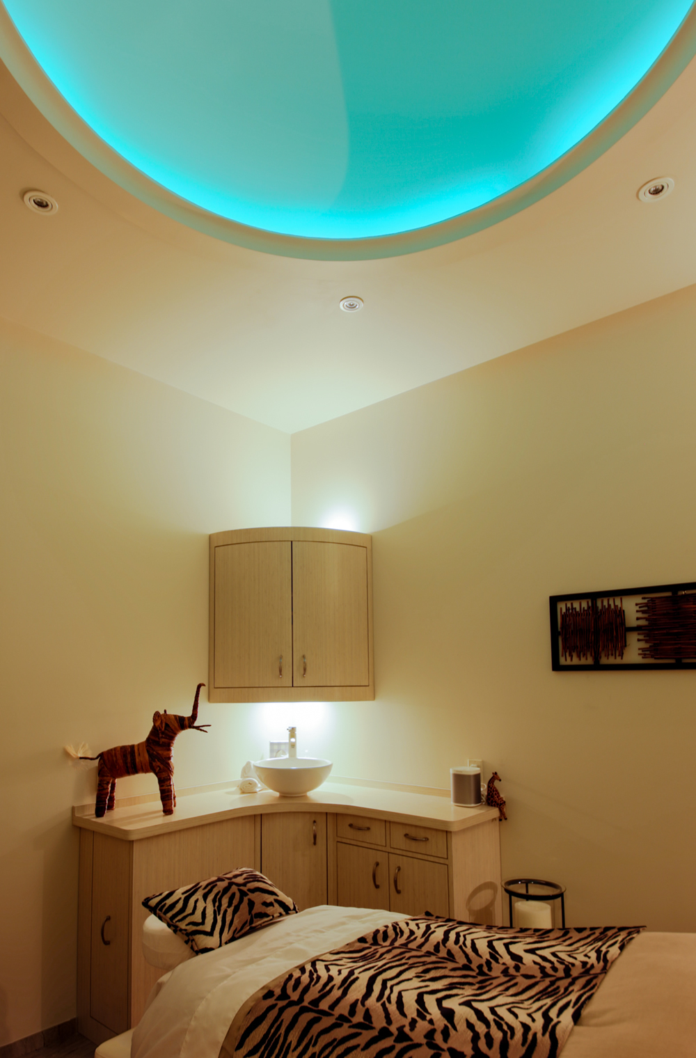 idc-spa-design-moyo-spa-wellness-treatment-room-chromatherapy.jpg