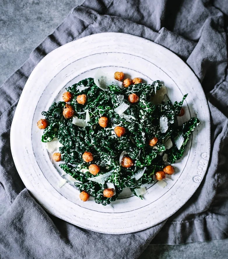 kale_ceasar_salad_garlic_chickpea_croutons