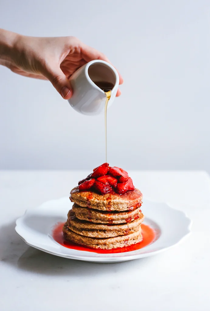 banana oat pancakes with roasted strawberries