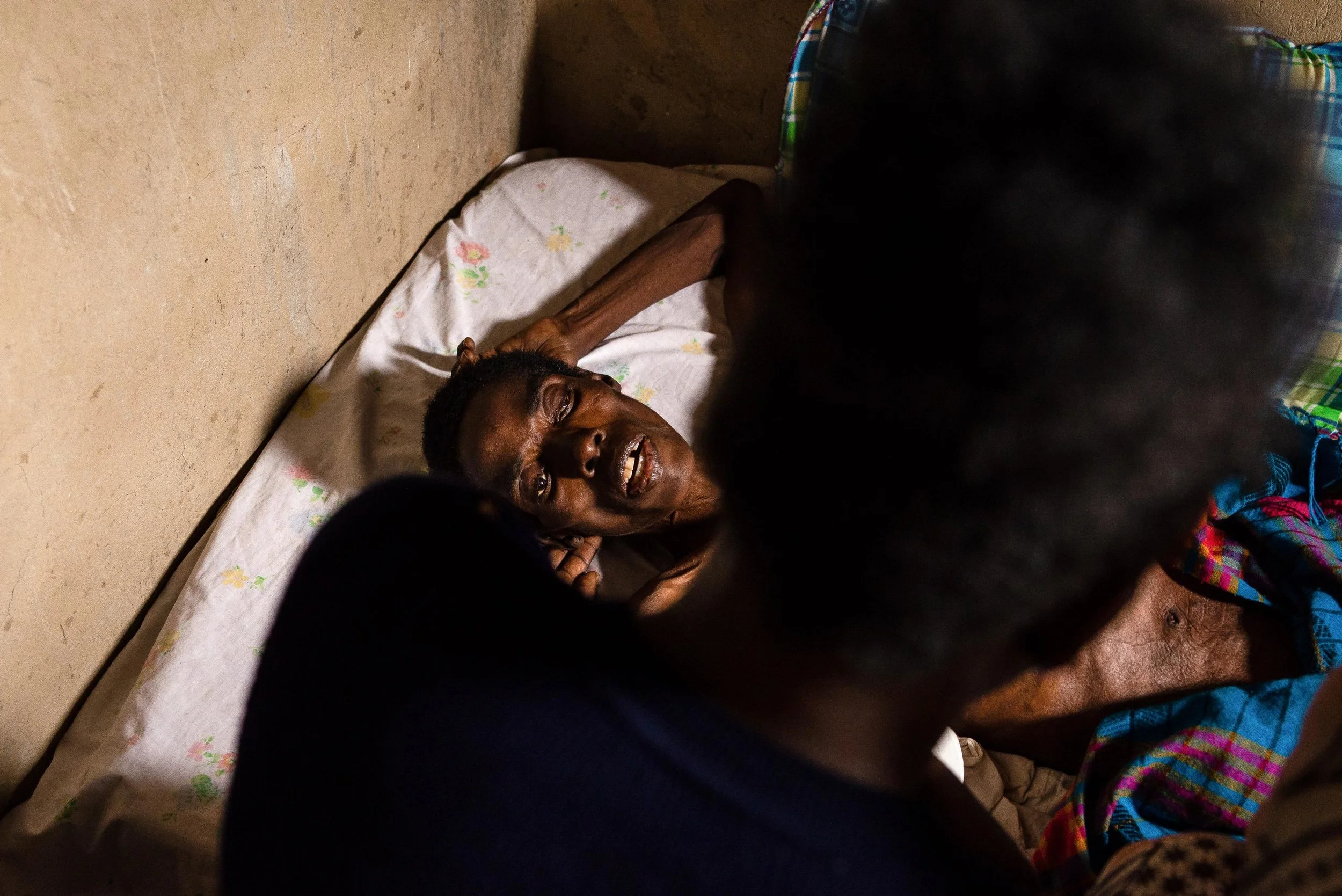 hospice-hiv-uganda-patient-nurse.jpg