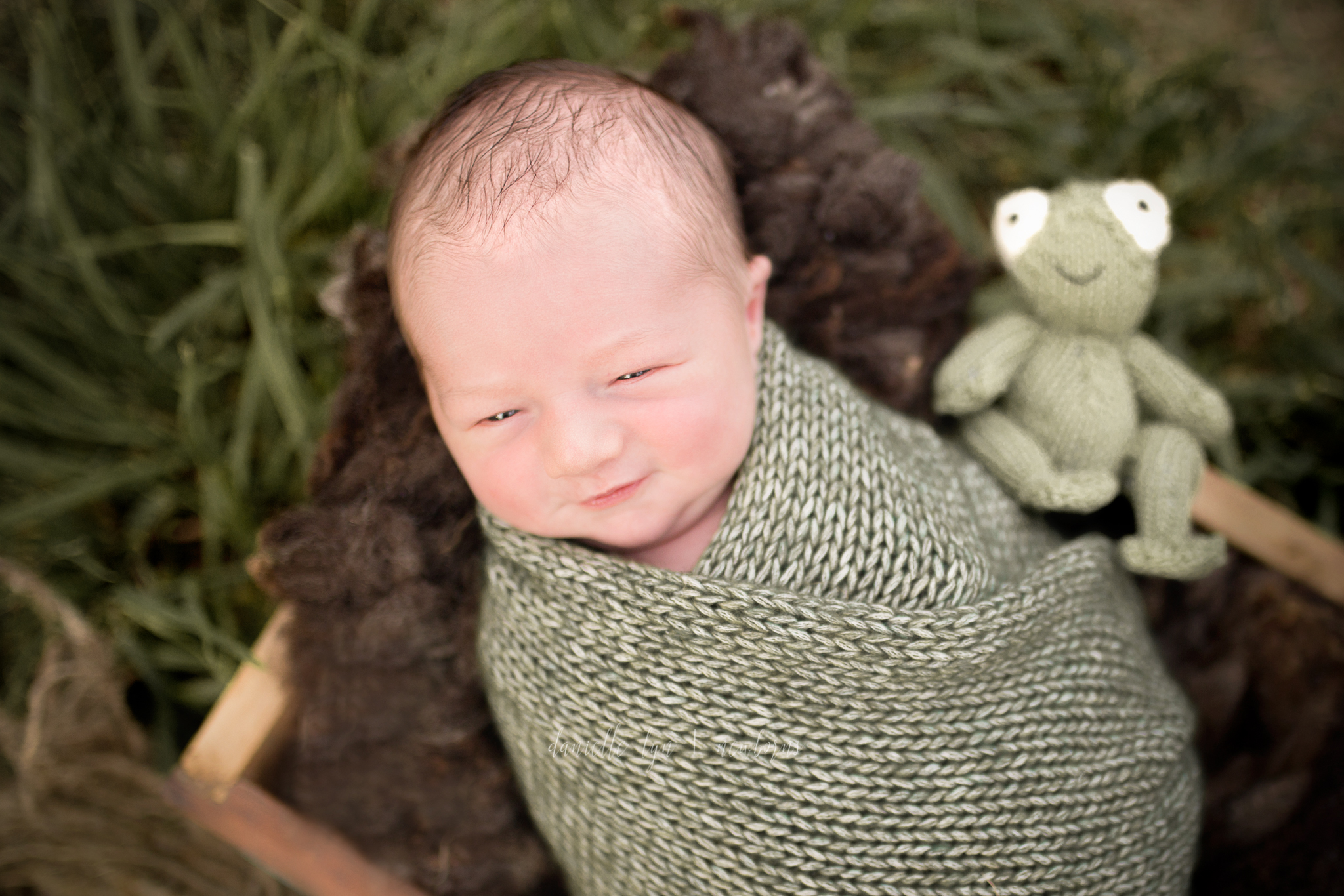 We ended the session by taking Sweet Colton outside, needless to say, he loved the Sunset.... it's gleaming in his eyes with his new smile <3 