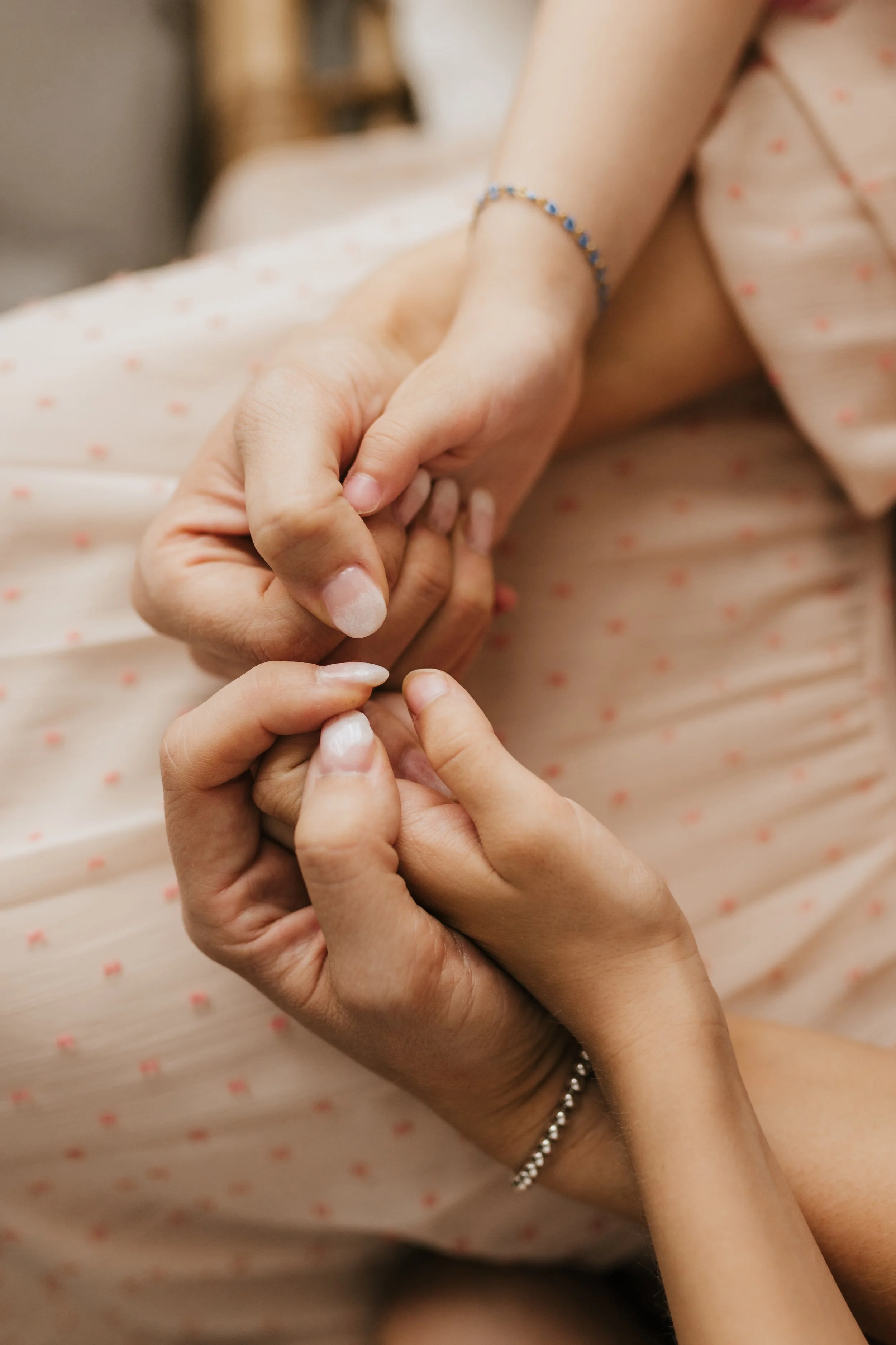 motherhood session, mothers day, mom child, mommy and me sessions, mini sessions near me, boho sessions, motherhood photo sessions, photographers near me, pittsburgh