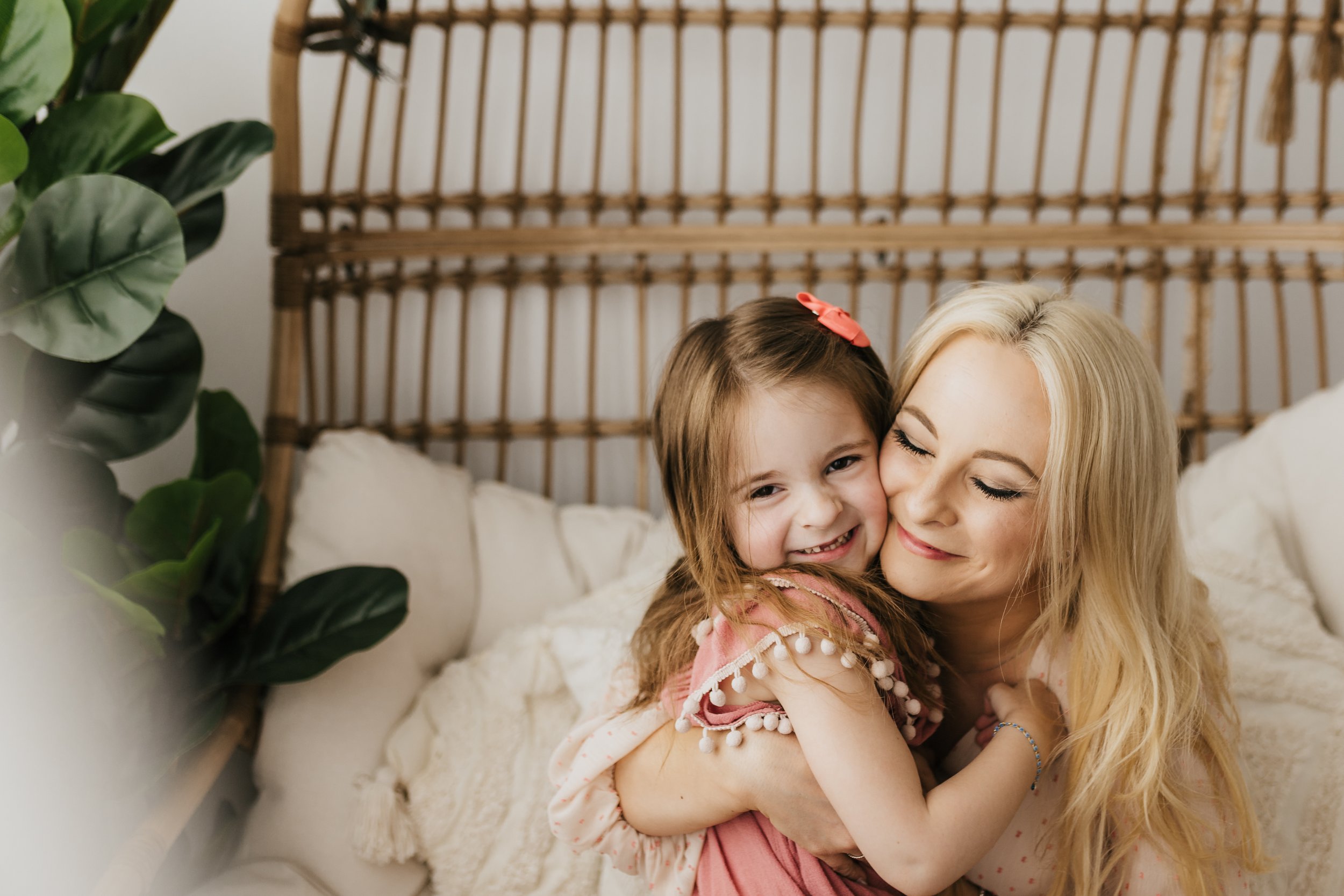 motherhood session, mothers day, mom child, mommy and me sessions, mini sessions near me, boho sessions, motherhood photo sessions, photographers near me, pittsburgh