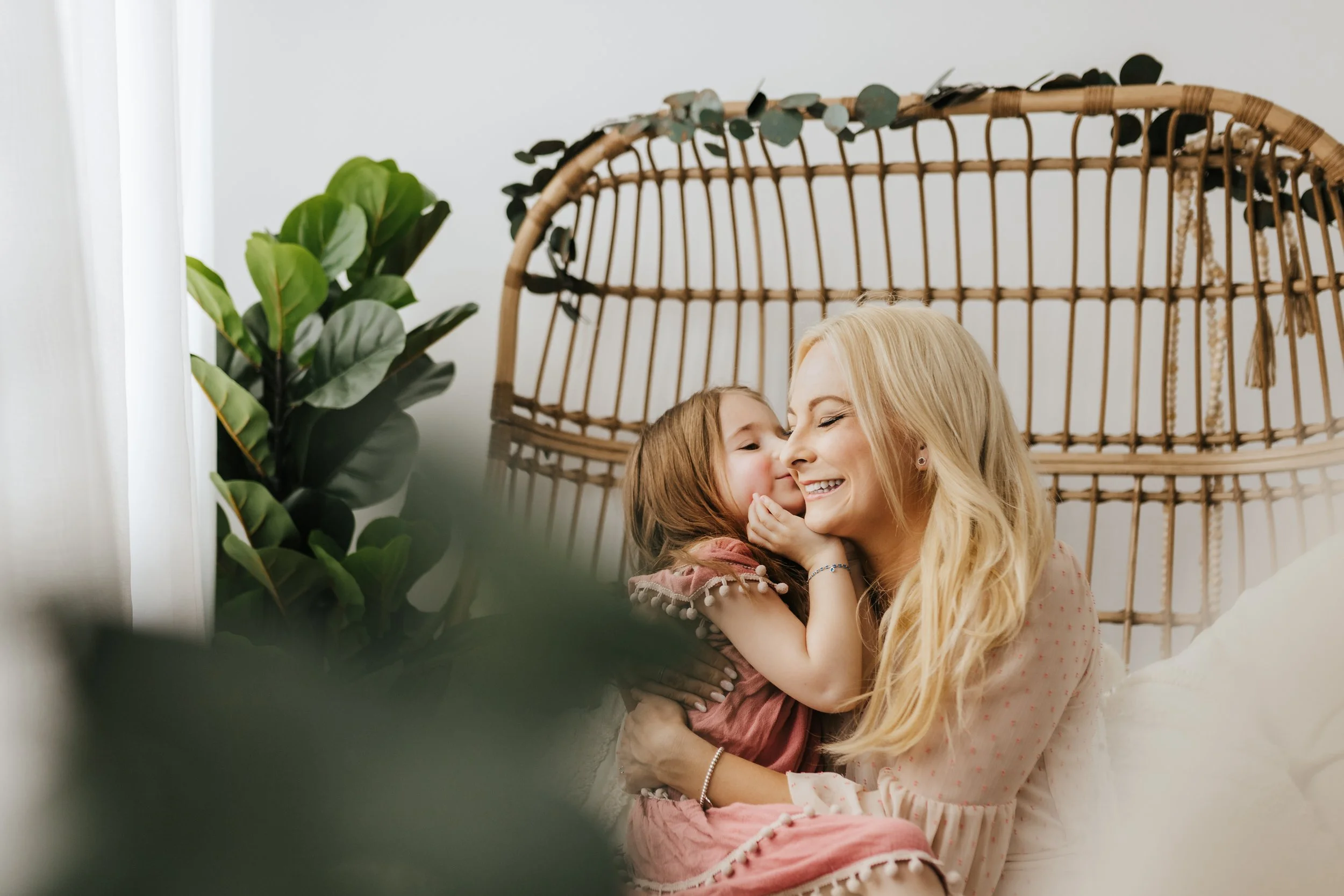 motherhood session, mothers day, mom child, mommy and me sessions, mini sessions near me, boho sessions, motherhood photo sessions, photographers near me, pittsburgh